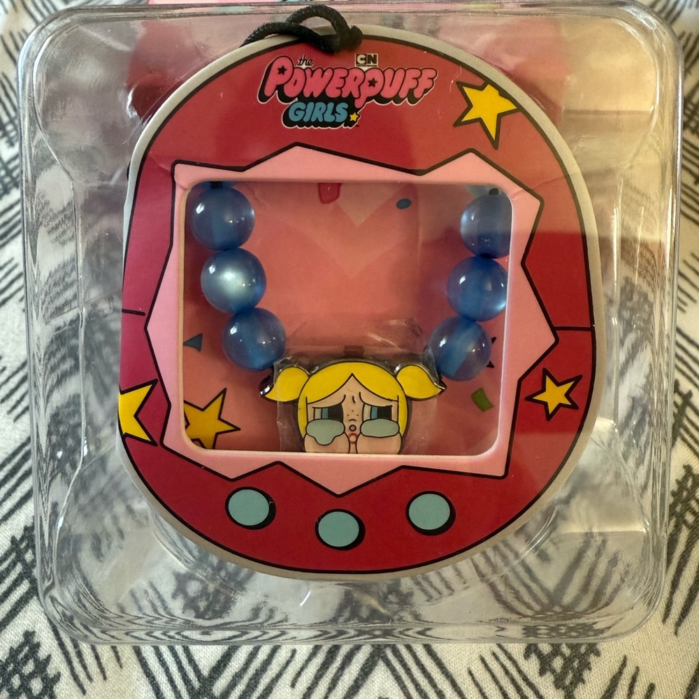 Pop mart Cry baby charm Blossom